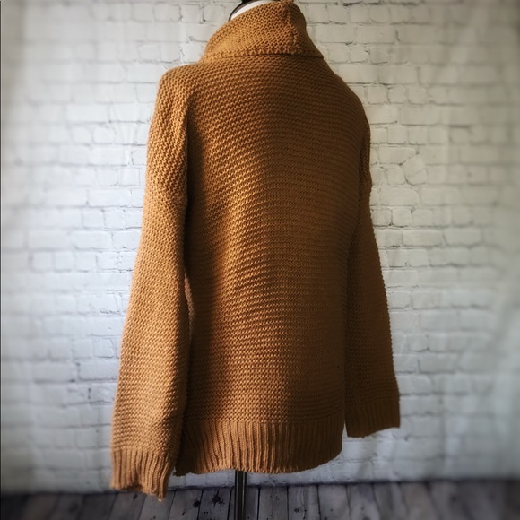 Cozy Gold Turtleneck Sweater - Picture 6 of 7